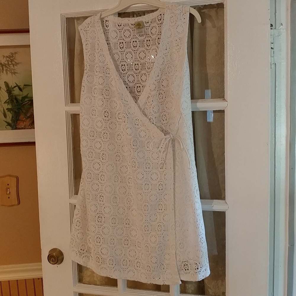 Islander - Top - image 1